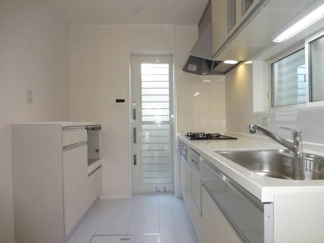 Kitchen. First floor kitchen. Cupboard ・ Dish washing dryer with system Kitchen. 