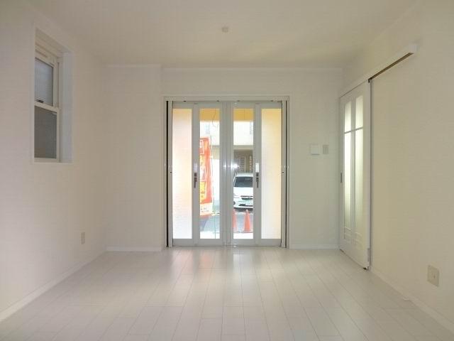 Living. The first floor living room. LDK12.5 Pledge. Floor heating (nook) 2 system. Is yang This good at MinamiMuko