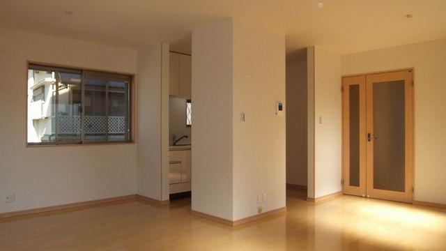 Living. LDK spacious 19.5 Pledge. Exposure to the sun ・ Ventilation good. 