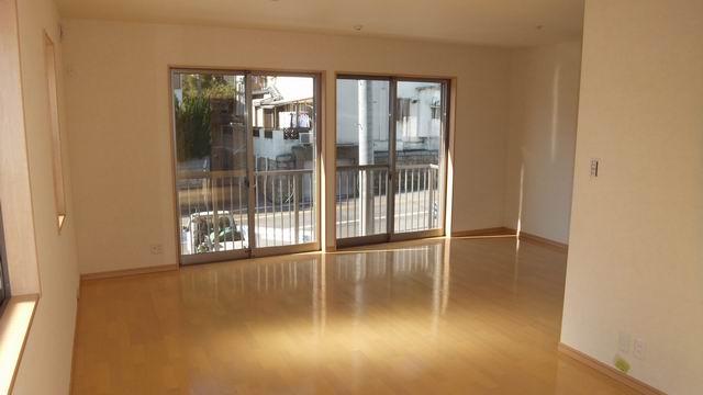 Living. LDK spacious 19.5 Pledge. Exposure to the sun ・ Ventilation good. 