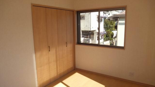 Non-living room. 2 Kaiyoshitsu 6 Pledge. Two-sided lighting. With closet. 