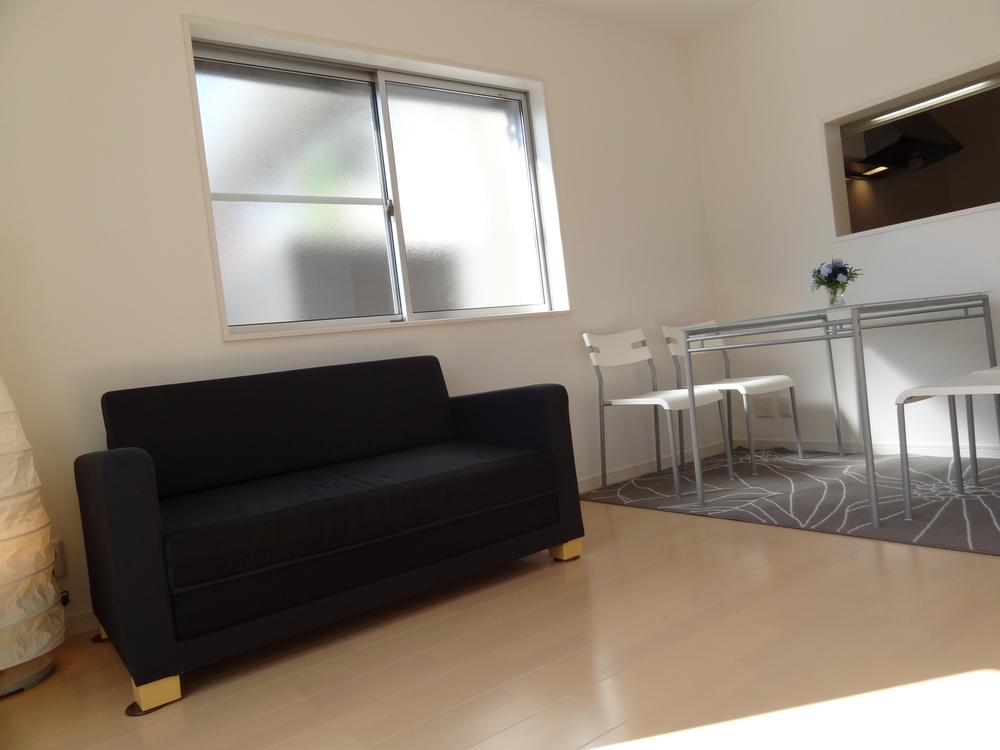 Same specifications photos (living)