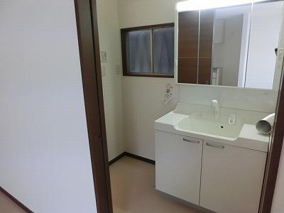 Wash basin, toilet. Room (August 2013) Shooting