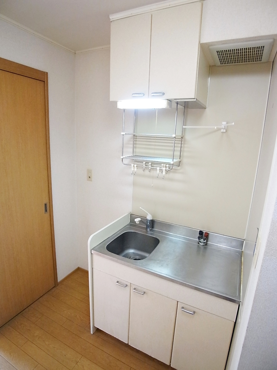 Kitchen. Gas stove can be installed.