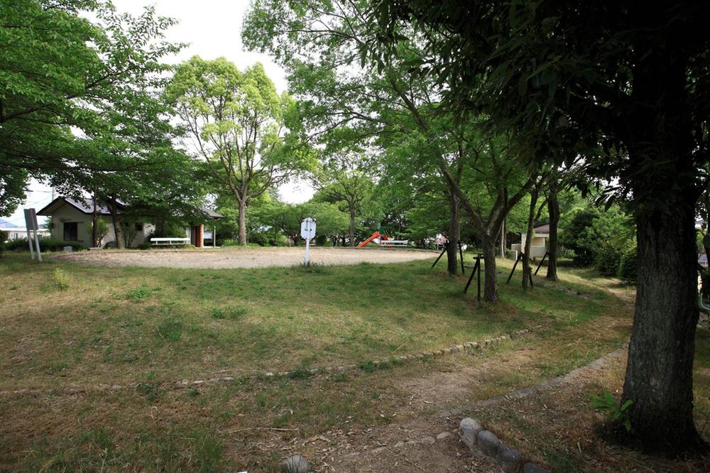 park. The 90m around until Hatakeketani park, Everywhere is fun-free park the moisture of the four seasons. 