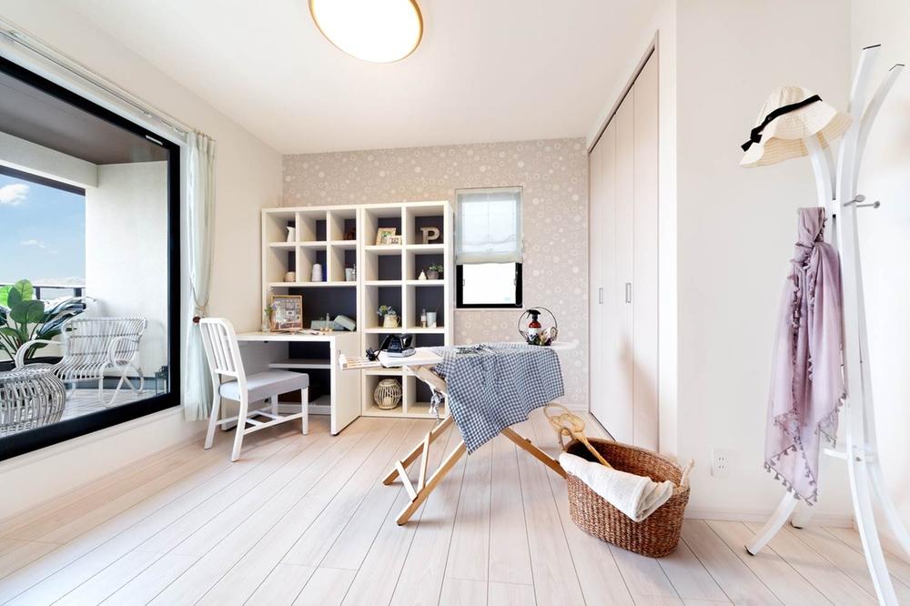 Model house photo. Bathed in bright sunshine, Space of your own is comfortable Western-style space (model house)