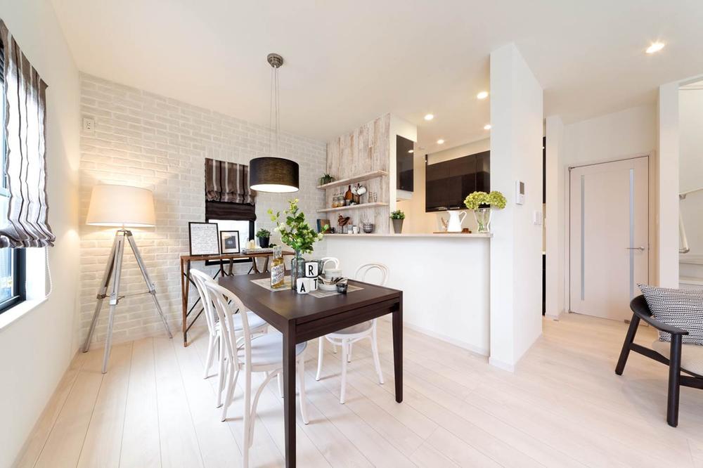 Model house photo. Leisurely conversation a pleasure-free comfort of dining space (model house)