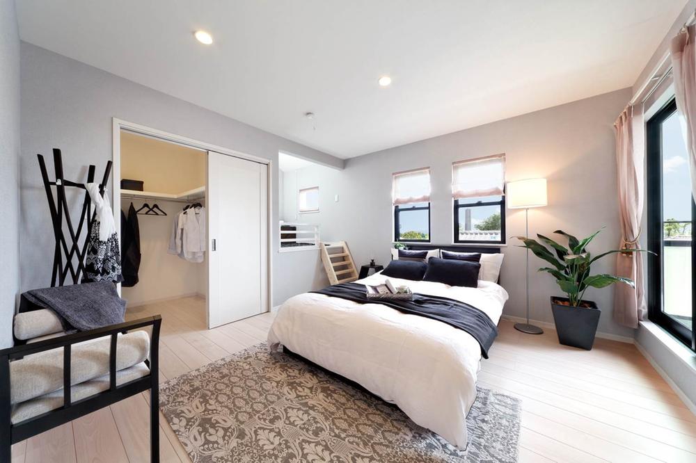 Model house photo. Equipped with a walk-in closet, which boasts a wealth of storage capacity in the main bedroom (model house)