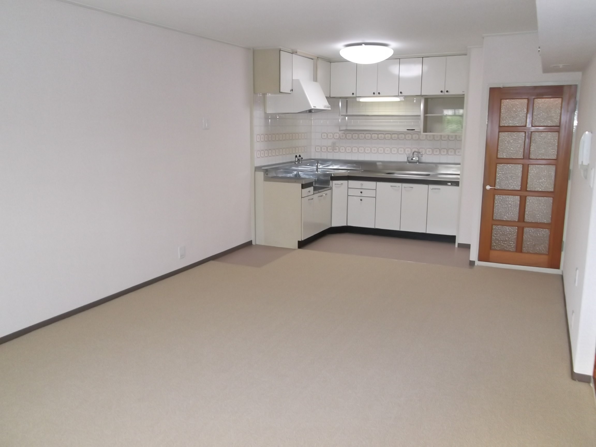 Living and room. Photograph publication of the same type.