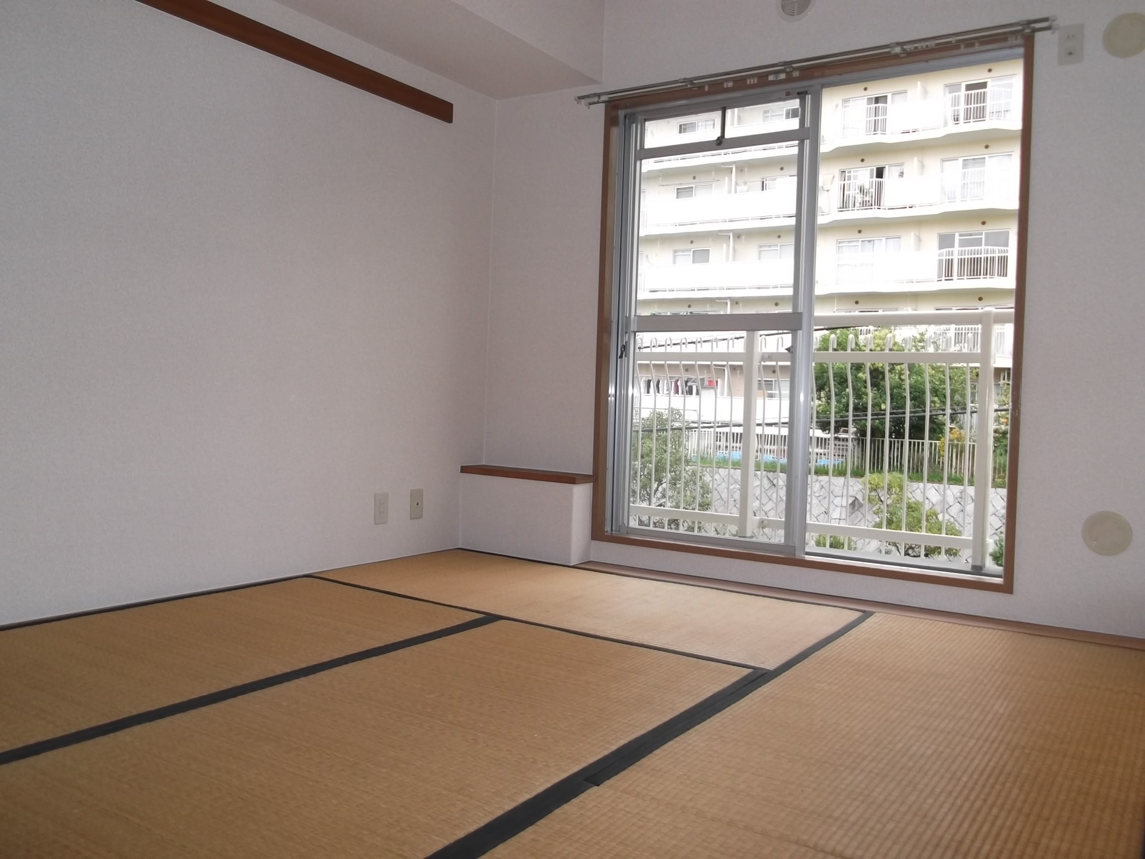 Other room space. Photograph publication of the same type.