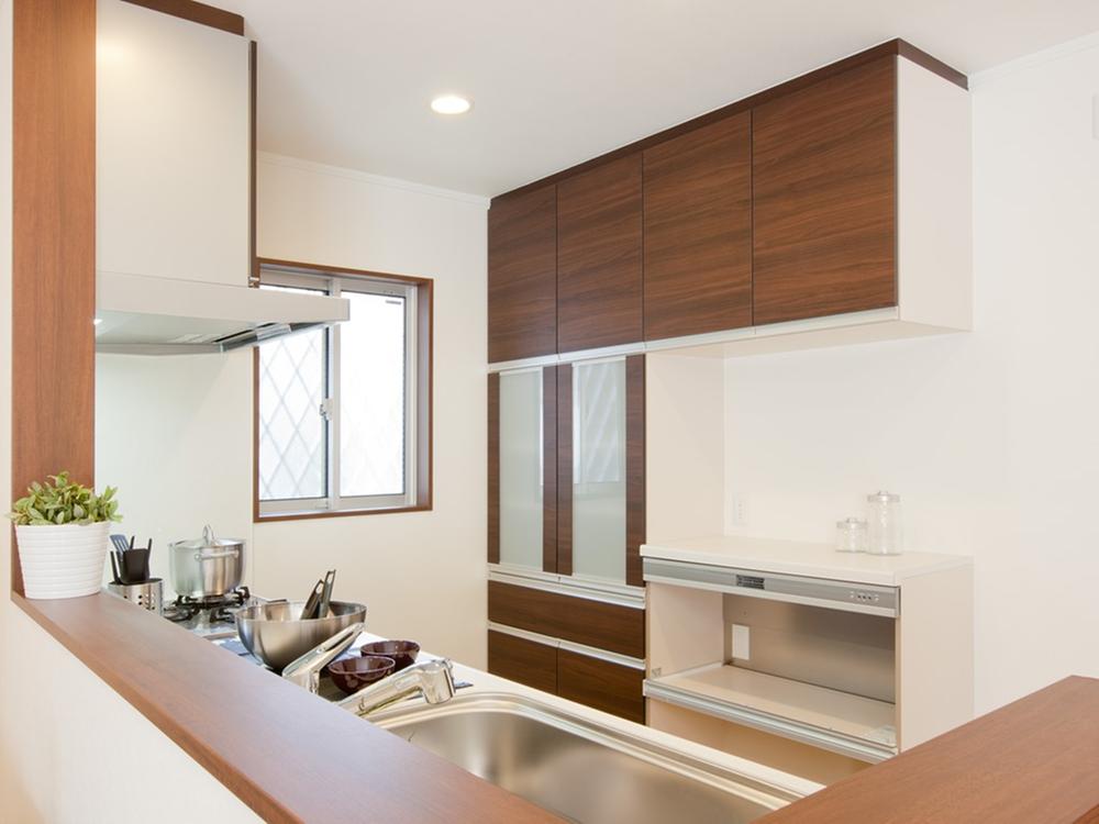 Kitchen. It is with kitchen and coordinated kitchen shelf! 