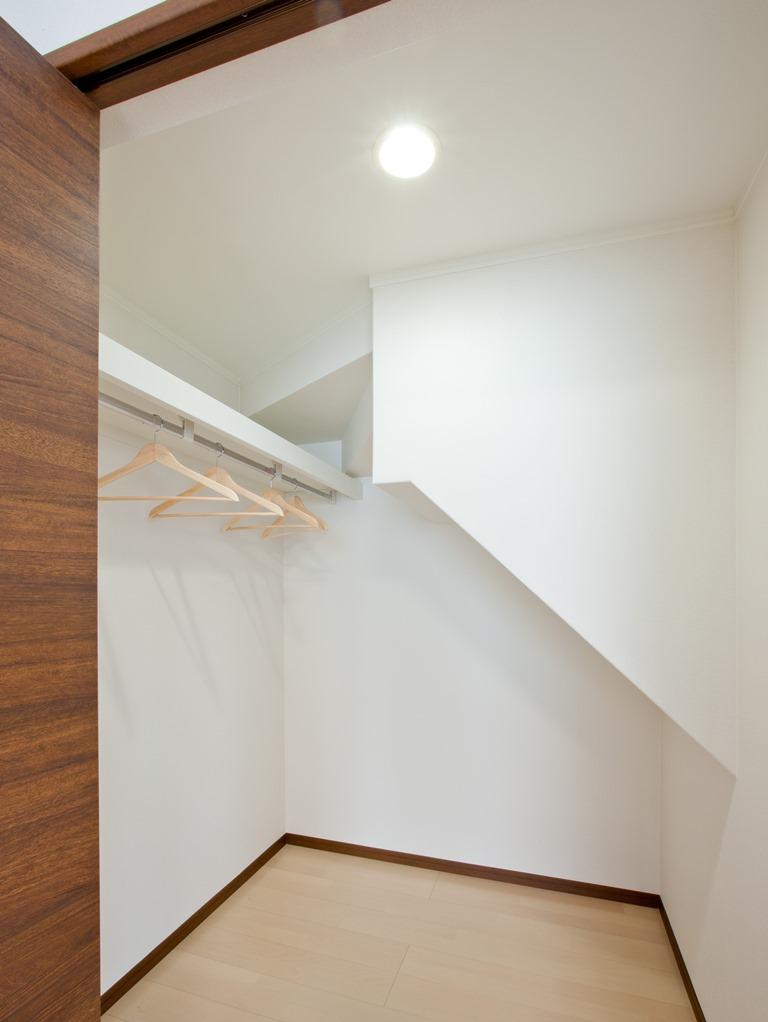 Receipt. Easy storage in the walk-in closet! 