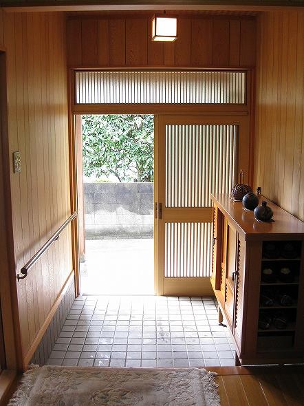 Entrance. Local (10 May 2013) Shooting