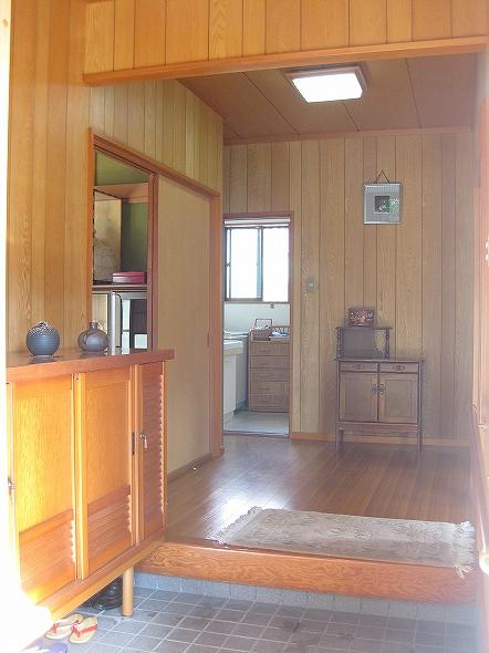 Entrance. Local (10 May 2013) Shooting