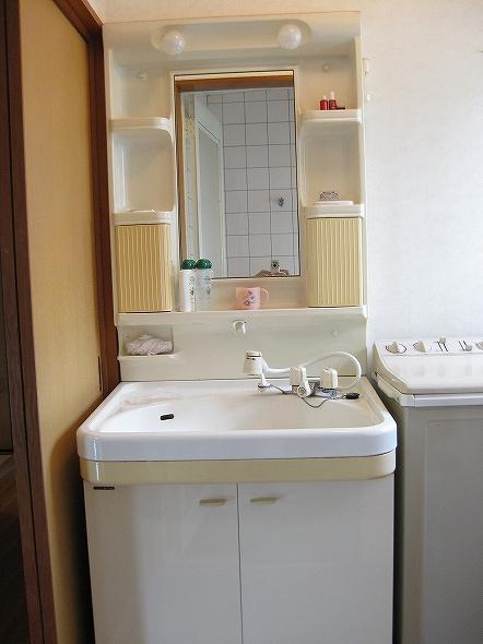 Wash basin, toilet. Indoor (10 May 2013) Shooting