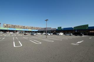 Supermarket. 775m until Gourmet City Kozukayama shop