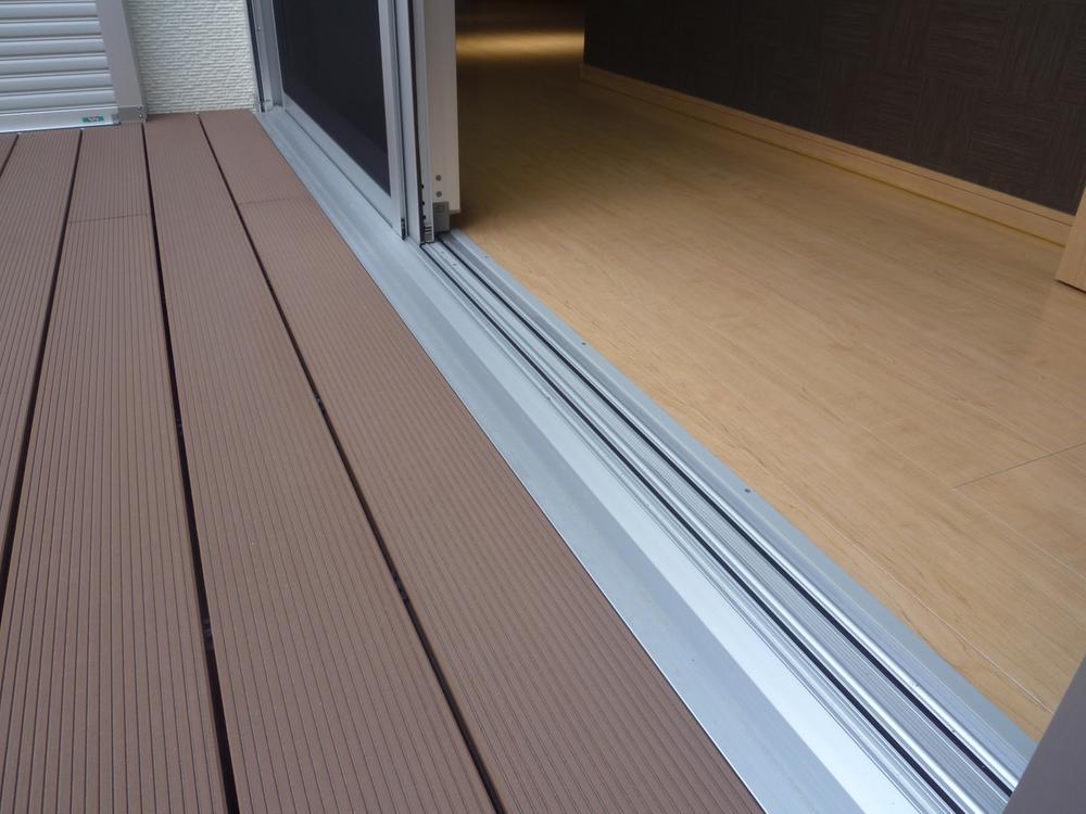 Other Equipment. Interior ~ Deck is no difference in level at the non-rail sash