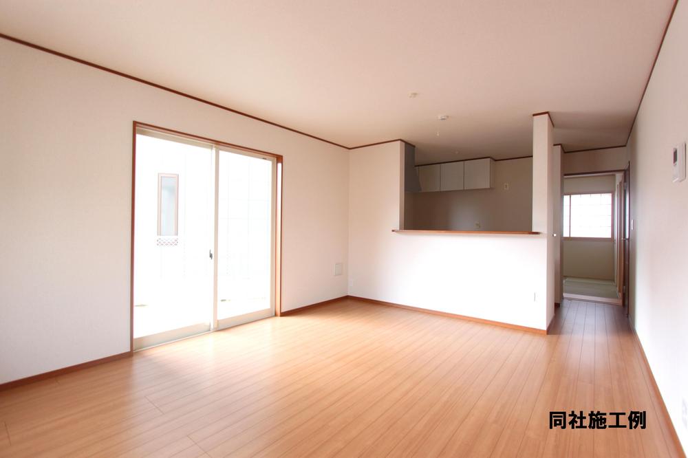 Same specifications photos (living)