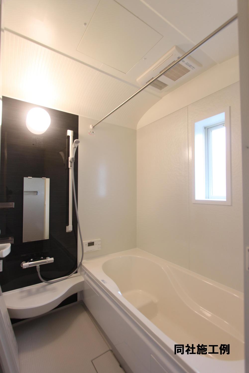 Same specifications photo (bathroom). .
