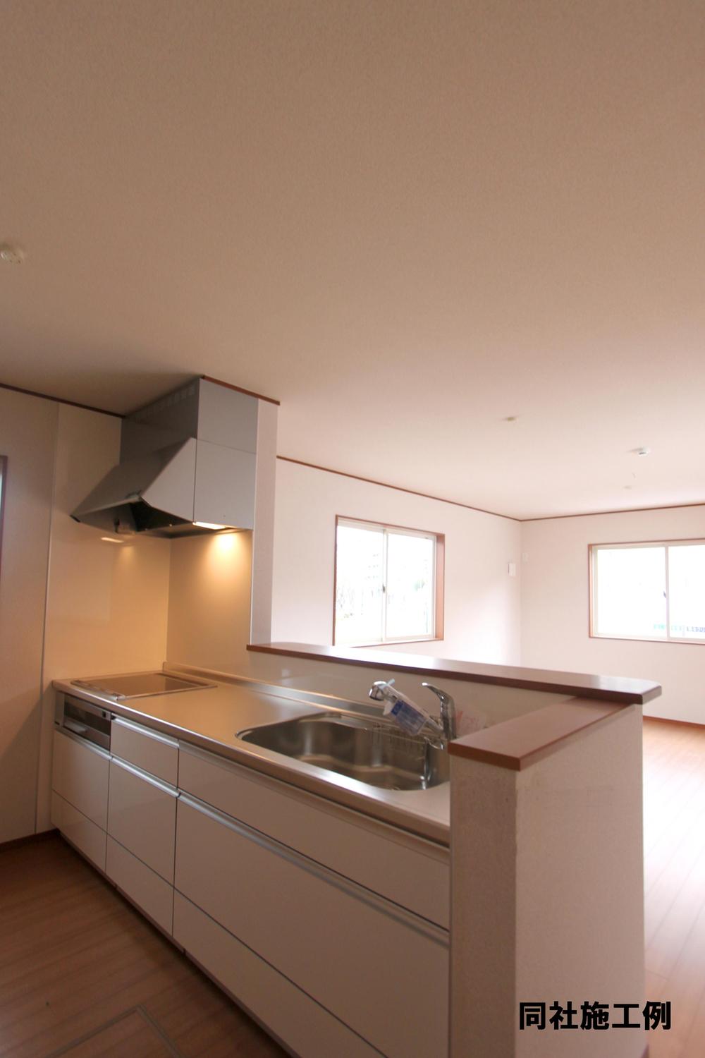 Same specifications photo (kitchen). Water purifier is a built-in system kitchen.