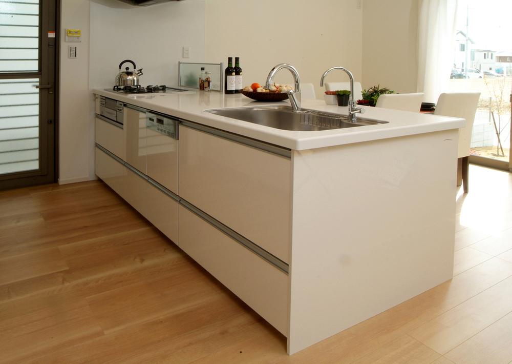 Other Equipment. Peninsula type overlooking the living room dining from the kitchen. Equipped with a practical and elegant form, Fun housework.