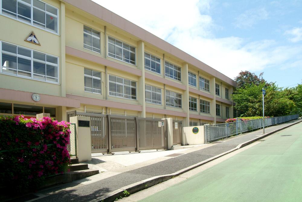 Primary school. 2612m to Kobe Municipal Hontamon Elementary School