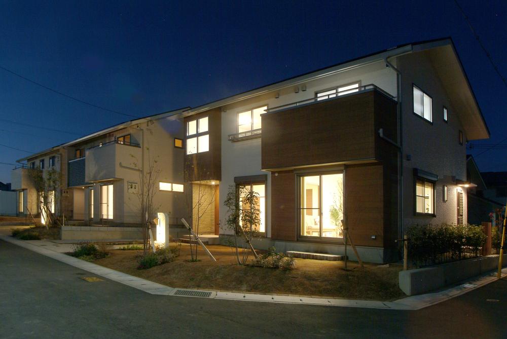 Sale already cityscape photo. Phase 1 sale already the city average