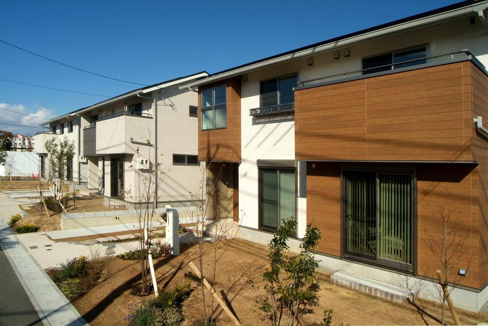 Sale already cityscape photo. Phase 1 sale already the city average