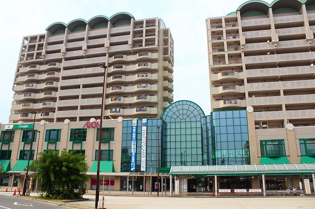 Shopping centre. Uesute Tarumi until the (shopping center) 338m