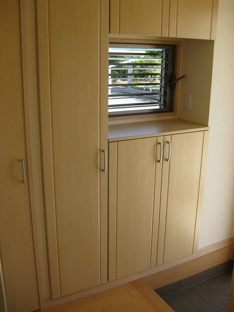 Entrance. Local (August 2013) Shooting