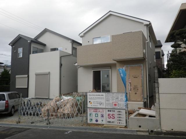 Local photos, including front road. October 11, shooting