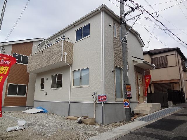 Local appearance photo. Local (10 May 2013) Shooting