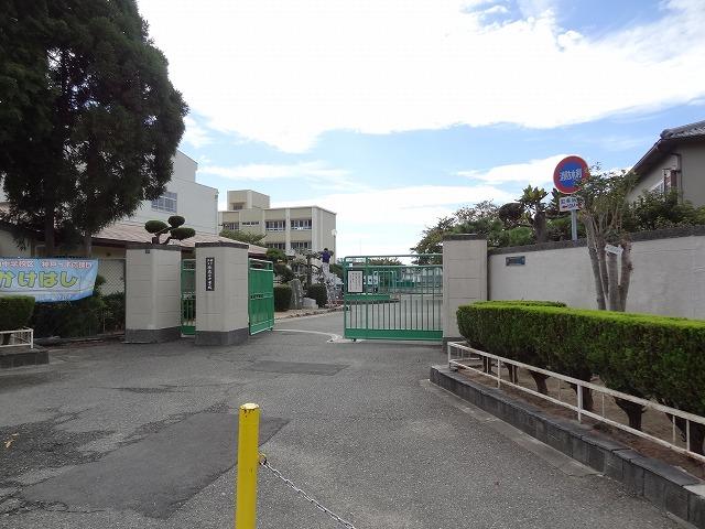 Junior high school. Utashikiyama junior high school