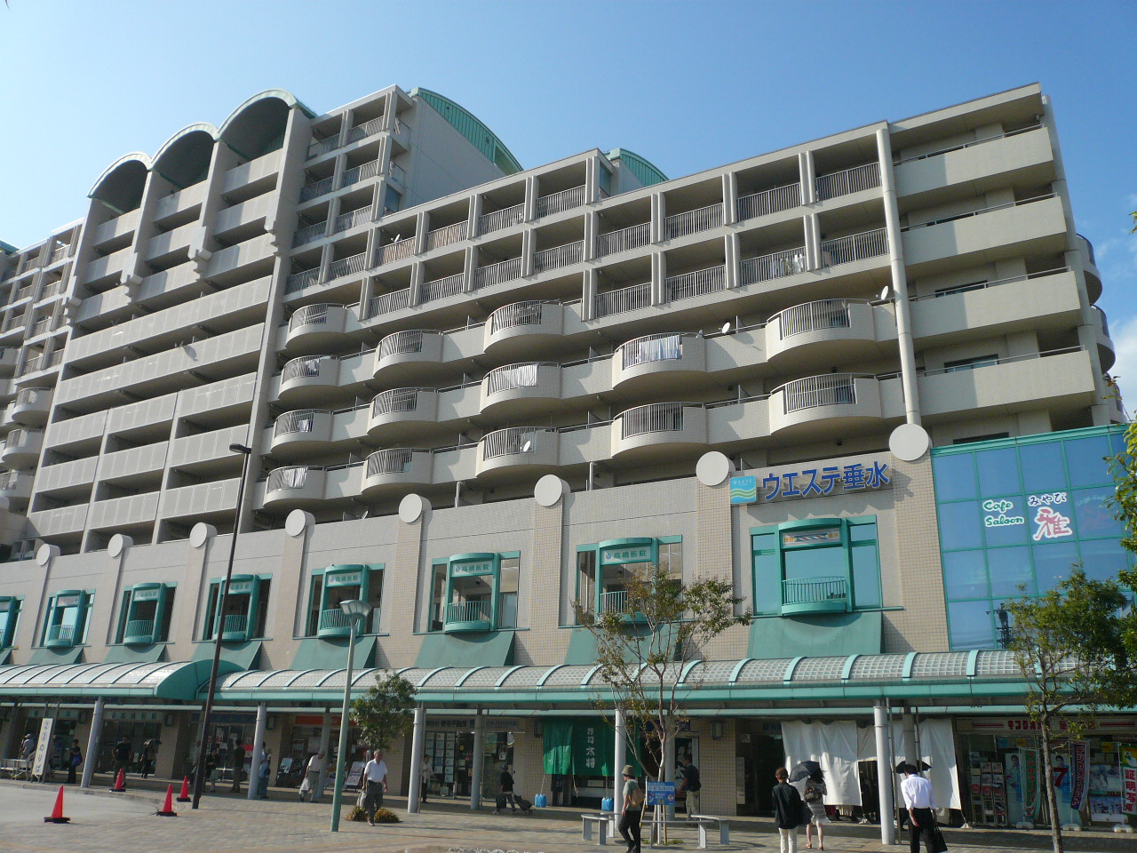 Shopping centre. Uesute Tarumi until the (shopping center) 1044m