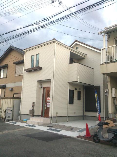 Local appearance photo. Local (12 May 2013) Shooting