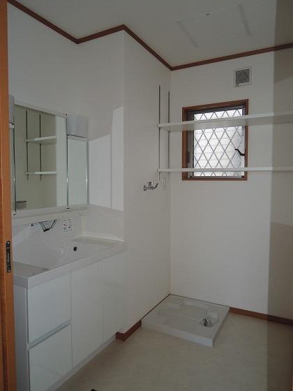 Wash basin, toilet. Indoor (11 May 2013) Shooting