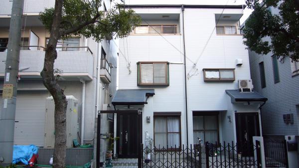 Local appearance photo. Not bonded to the neighboring house.