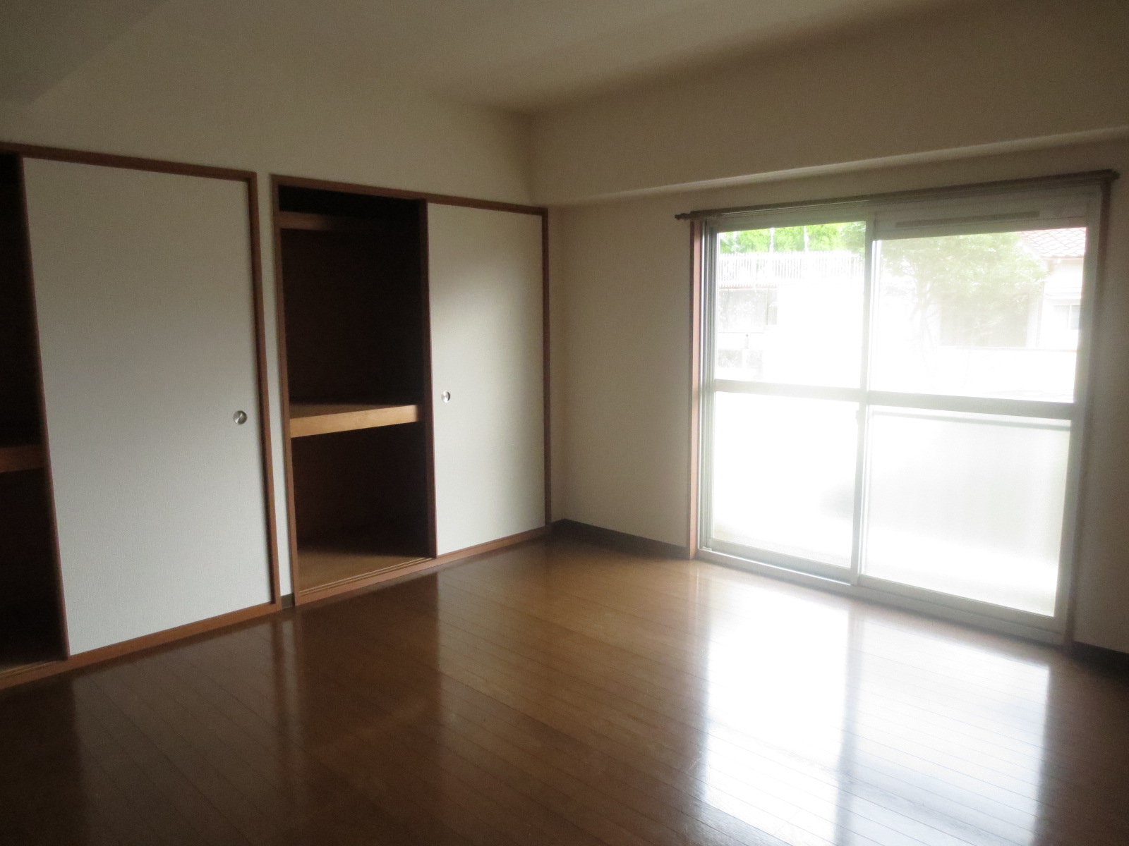 Living and room. Day good