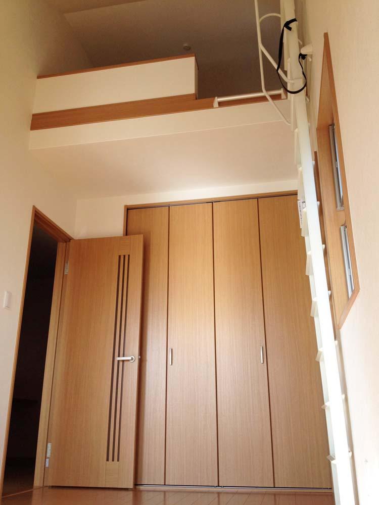 Non-living room.  ■ With a convenient loft for storage on the second floor Western-style