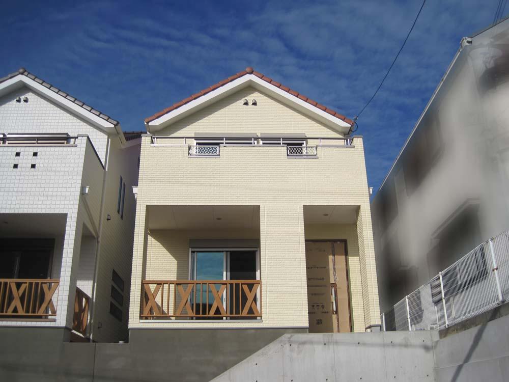 Local appearance photo.  ■ The outer wall thermal insulation ・ Fire resistance ・ Use the durable "power board".  ■ Window glass using the "pair glass"