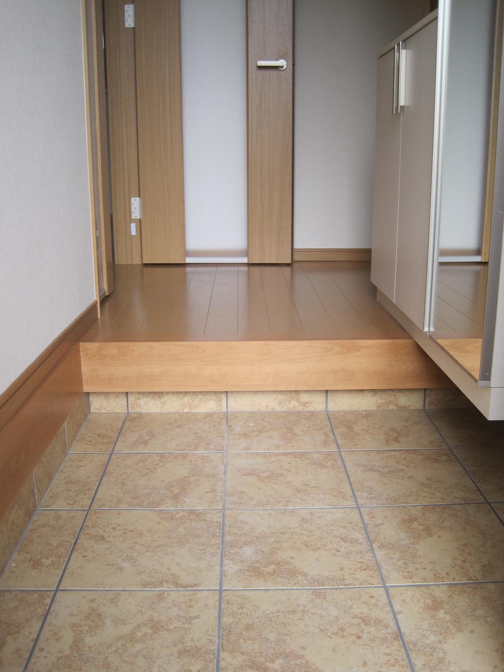 Entrance. Housed in the front door next to plenty, Shoebox with a full-length mirror