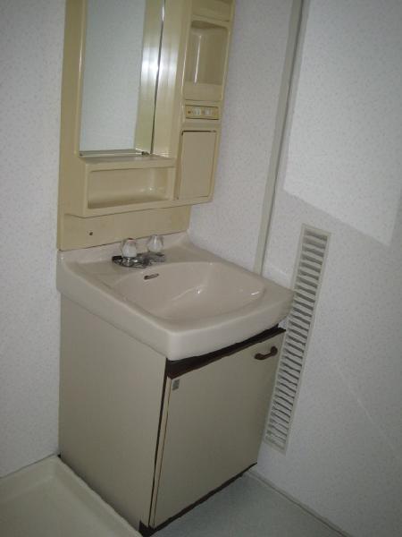 Washroom. DK