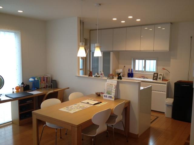 Model house photo.  [Local model house]  Full of life proposed to consider the Sekisui Heim! Atmosphere of the sense of scale and the interior of the open space, Please actually experience the texture of materials such as joinery and wall! 