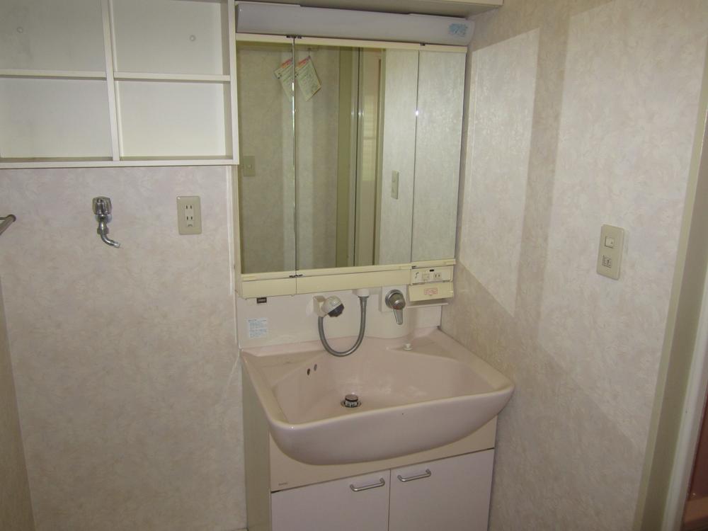 Wash basin, toilet. Indoor (September 2013) Shooting