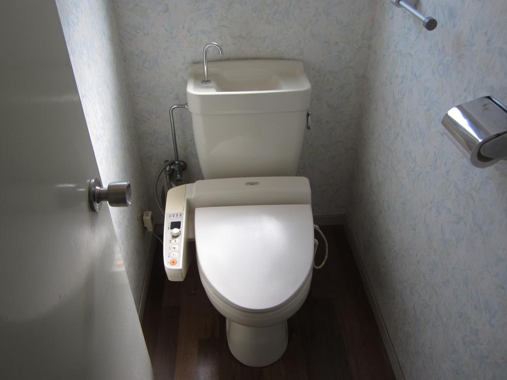 Toilet. Indoor (September 2013) Shooting