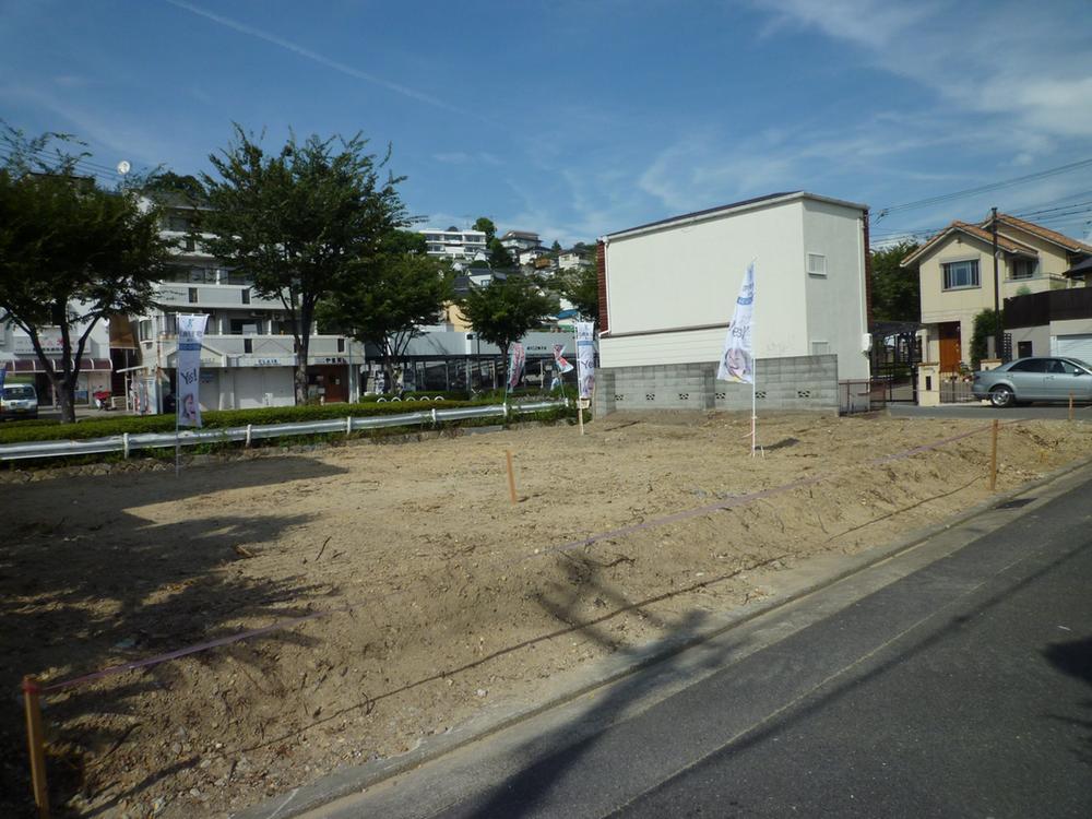 Local (September 2012) limited two-compartment in a flat-shaped area to the shooting school zone. Local (September 2012) shooting