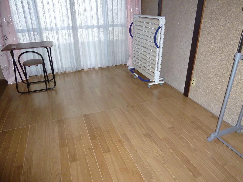 Non-living room. Indoor (12 May 2013) Shooting