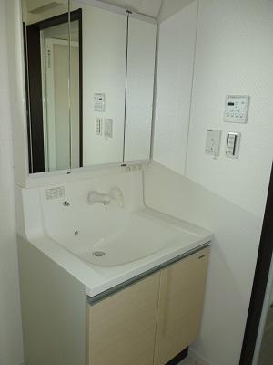 Wash basin, toilet. Local (July 2013) Shooting