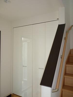 Entrance. Local (July 2013) Shooting