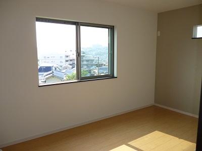 Non-living room. Local (July 2013) Shooting Western-style 6.75 Pledge